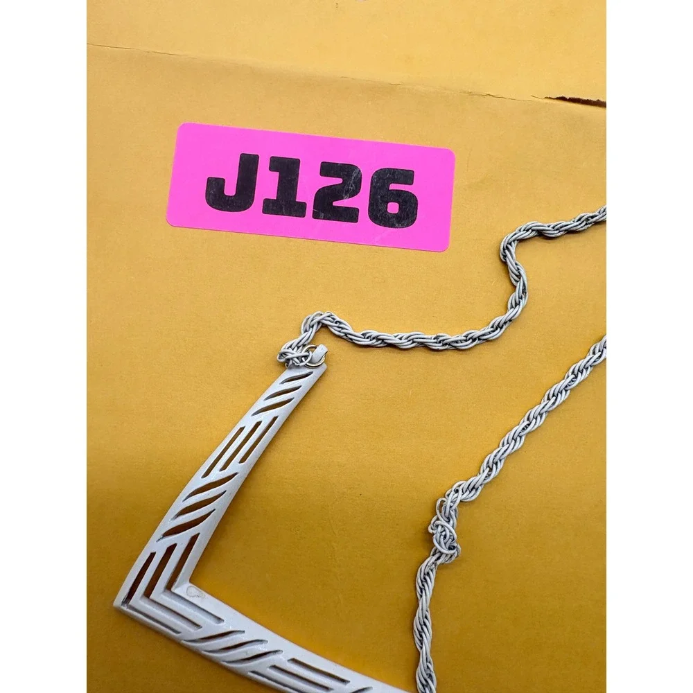 Vintage Trifari White Enamel‎ Chevron V Pendant Rope Chain Necklace Gold Tone
